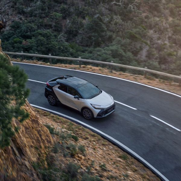 Toyota C-HR in de bocht