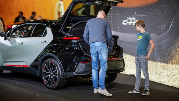 Toyota C-HR GR Sport exterieur driekwart linksachter