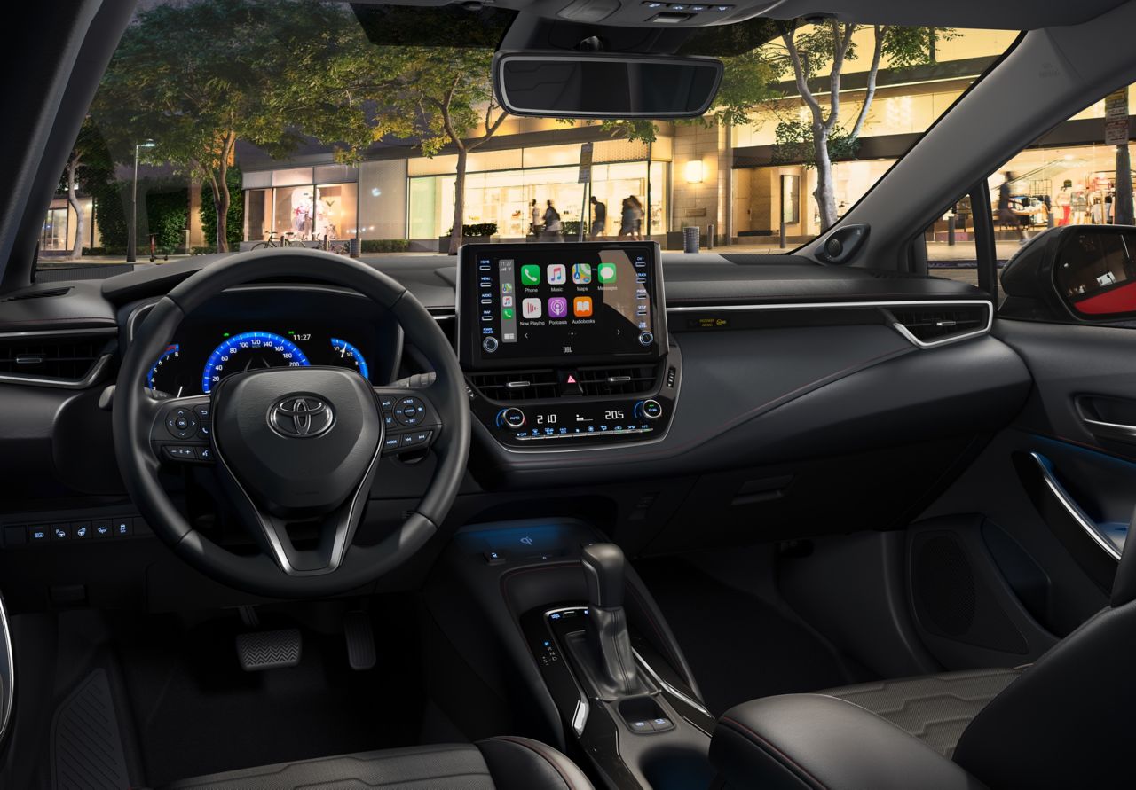 toyota-corolla-hatchback-2019-overview-interior-1