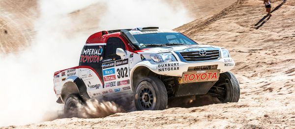 Dakar Rallisinde Toyota Hilux yan görünüşü