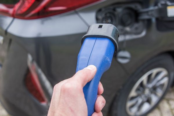 toyota, exterieur, priusphev, opladen, stekker, met, hand