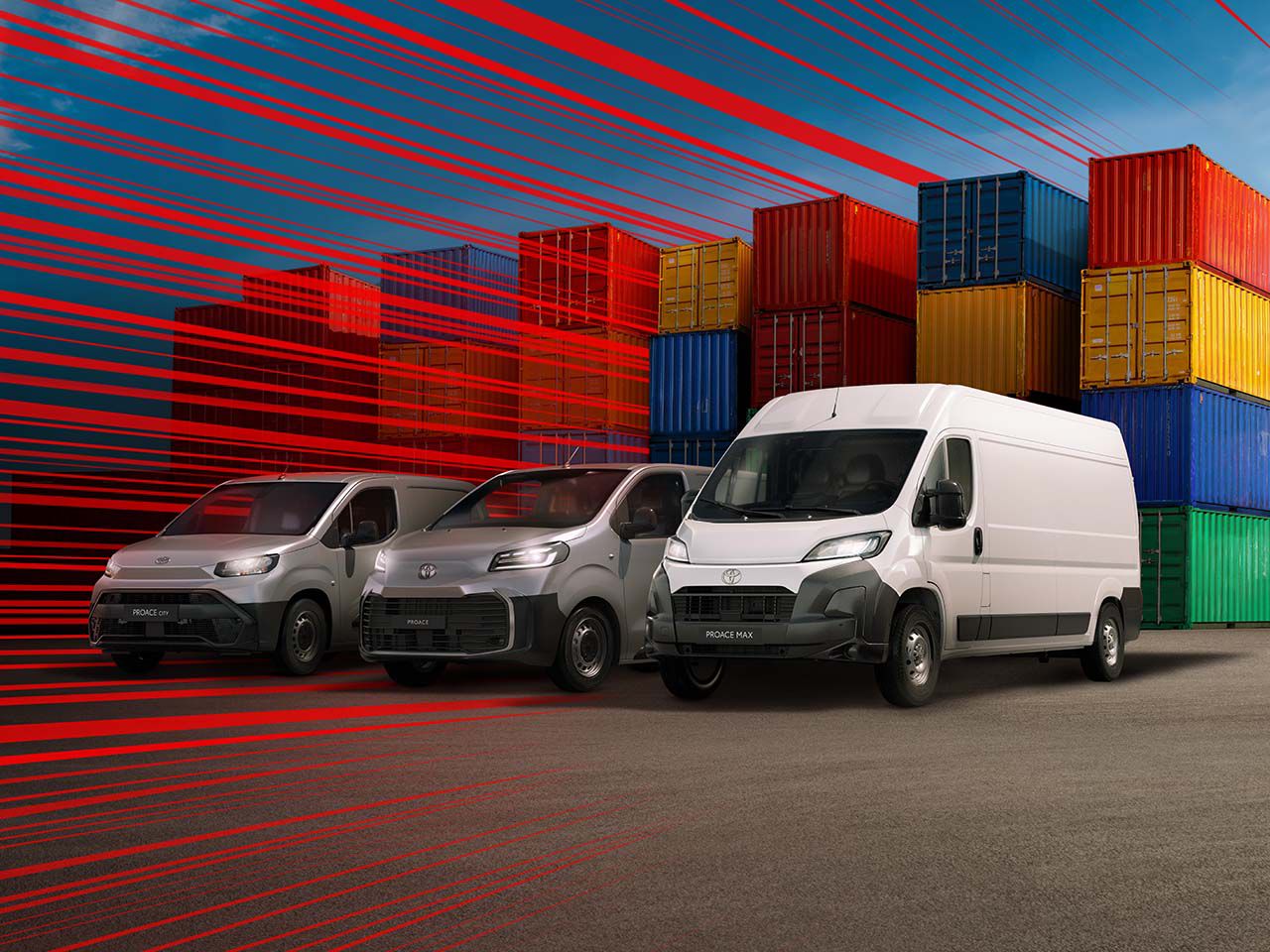 Der Toyota Proace Max, Proace und ein Proace City schräg von vorn auf einem Parkplatz, umgeben von Stapeln aus bunten Containern