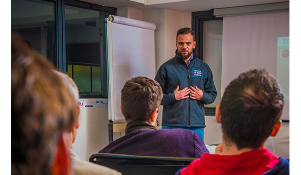 toyota-hybrid-school-corsi-aula