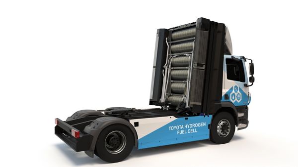 toyota-hydrogenfuelcelltruck-rearviewdemo