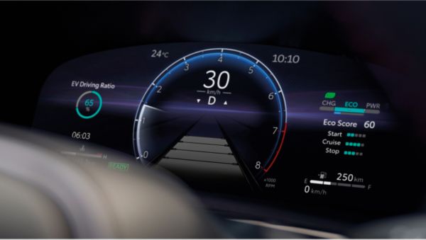 Modernes Tachometer von einem Toyota Corolla zeigt 30 km/h und weitere Informationen