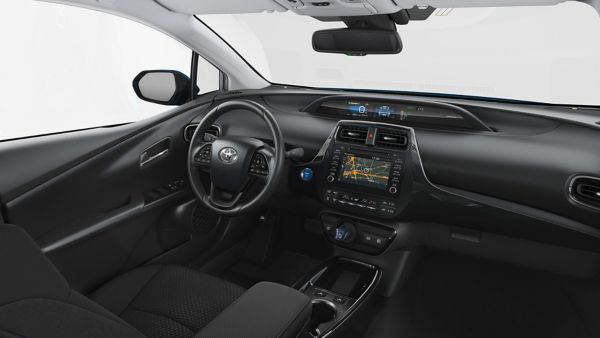 Model shown is Mid featuring Black leather (LA20 trim)	