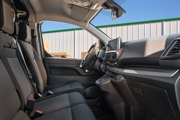 Toyota Proace interieur zijaanzicht