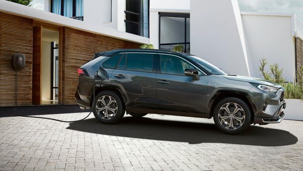 RAV4 Plug-in Hybrid | Plug-in Hybrid SUV | Toyota UK