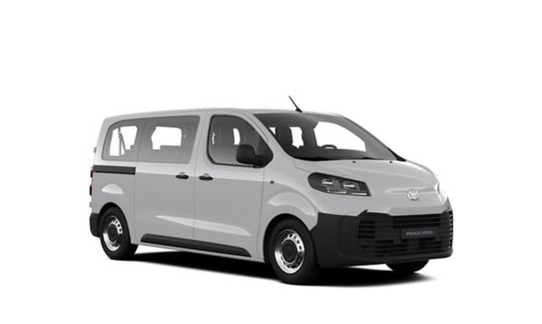 Ein weißer Toyota Proace Verso Electric Flow auf einem weißen Hintergrund