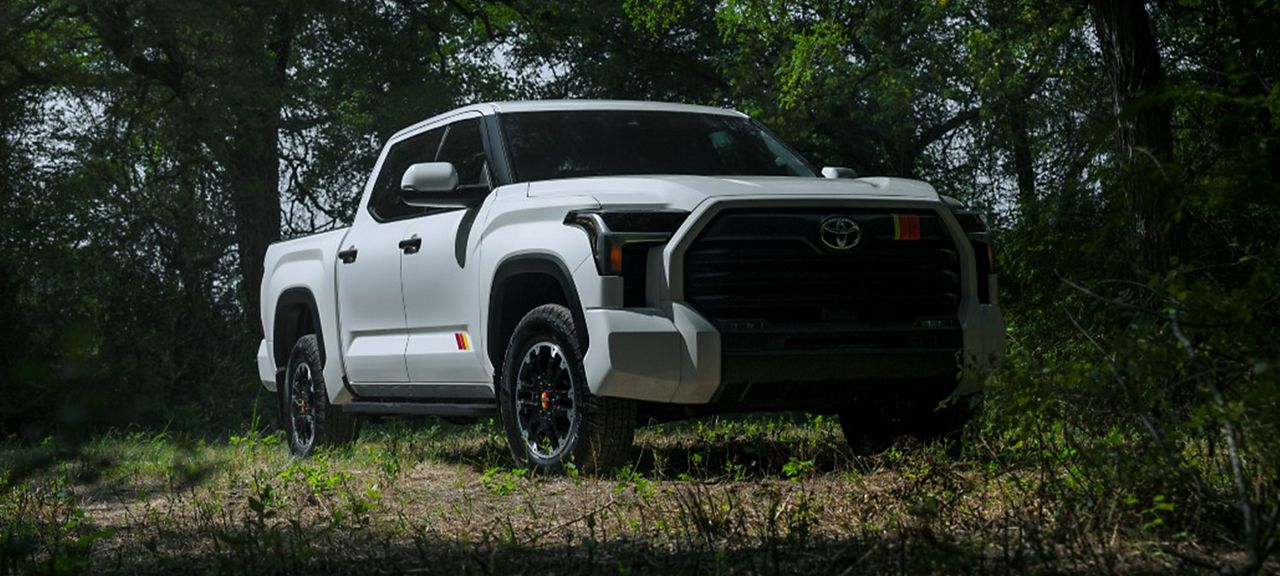 Tundra リバイズド Toyota Tundra o prawdziwie rajdowym charakterze. Nowy pakiet