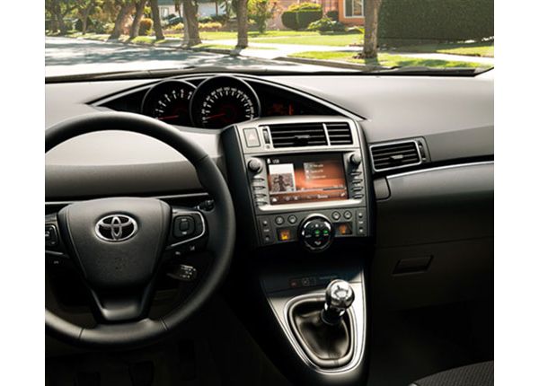 toyota-verso-interior