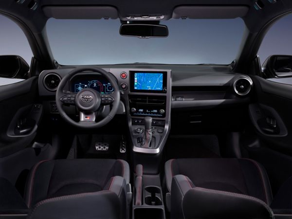 toyota-yar55-full-interior-2