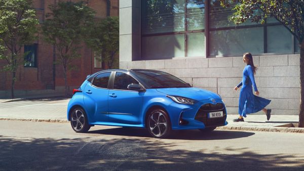 Toyota, Yaris, Hybrid, exterieur, driekwart, rechts, voor