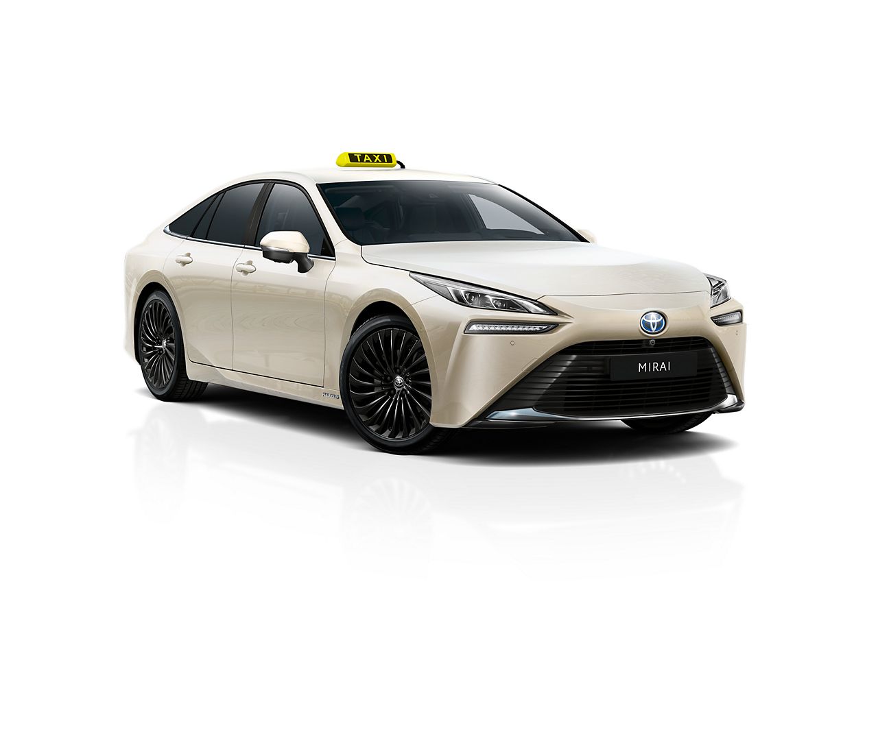 Ein Mirai als Taxi auf weißem Hintergrund.