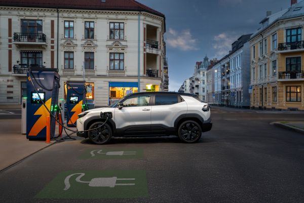 toyota_urban_cruiser_side_white-1