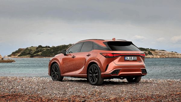 Side view of a parked Lexus RX 500h