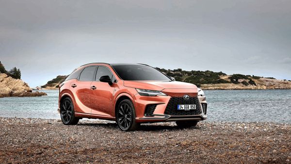 Lexus RX 500h driving