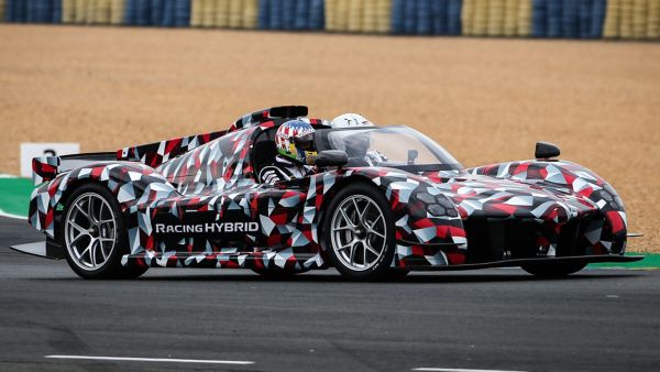 TOYOTA GAZOO Racingin WEC-tiimin auto TS050 Hybrid #8