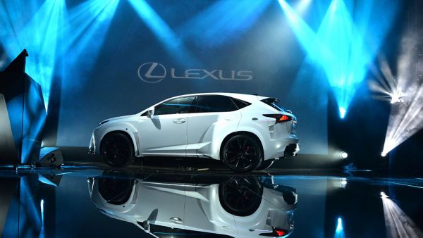 Nuevo Lexus NX 300h híbrido - Will.I.Am